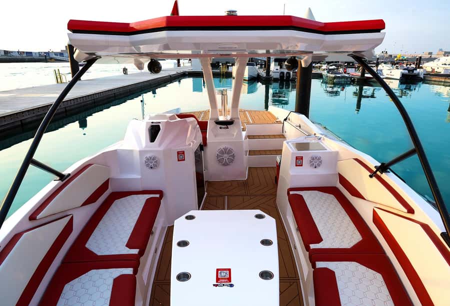 Dubai: Private Luxury Boat with Sightseeing Tour - Choosing between one, two, and three hours