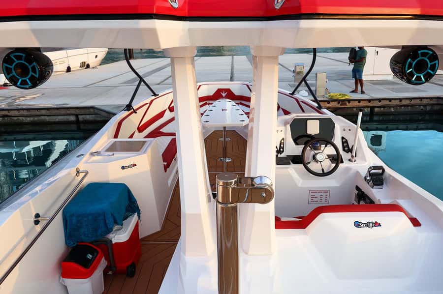 Dubai: Private Luxury Boat with Sightseeing Tour - Practical advice before you book