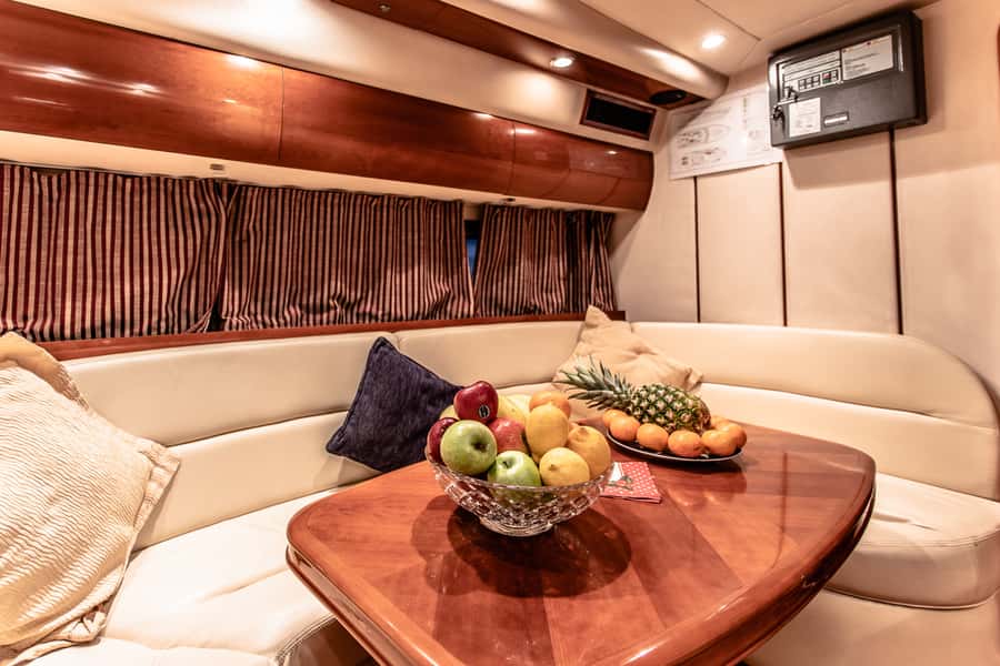 Dubai: Private Luxury Everest Yacht Cruise from Dubai Marina - Burj Al Arab and Jumeirah Beach