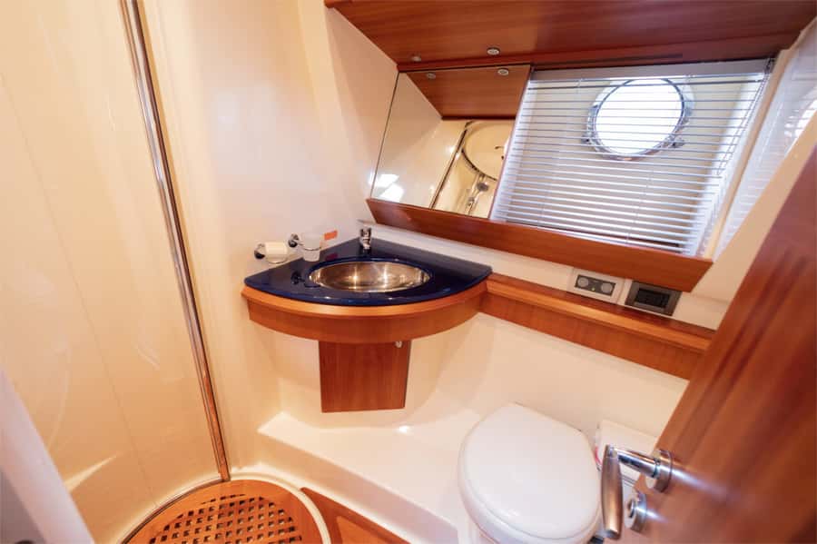 Dubai: Private Luxury Yacht Cruise for up to 20 People - The route from Jumeirah Beach Residence to Ain Dubai