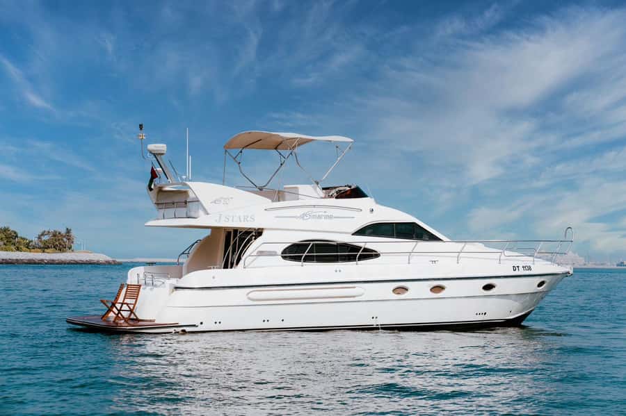 Dubai: Private Luxury Yacht Tour on a 50-Foot Yacht - Why a private yacht works well in Dubai