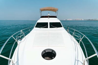 Dubai: Private Luxury Yacht Tour on a 50-Foot Yacht