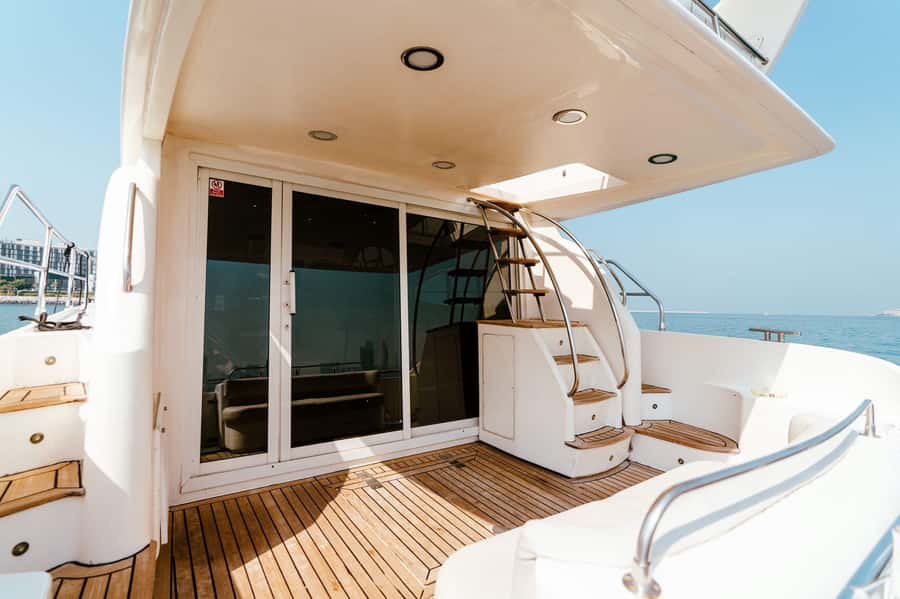 Dubai: Private Luxury Yacht Tour on a 50-Foot Yacht - Bringing food and using the electric BBQ