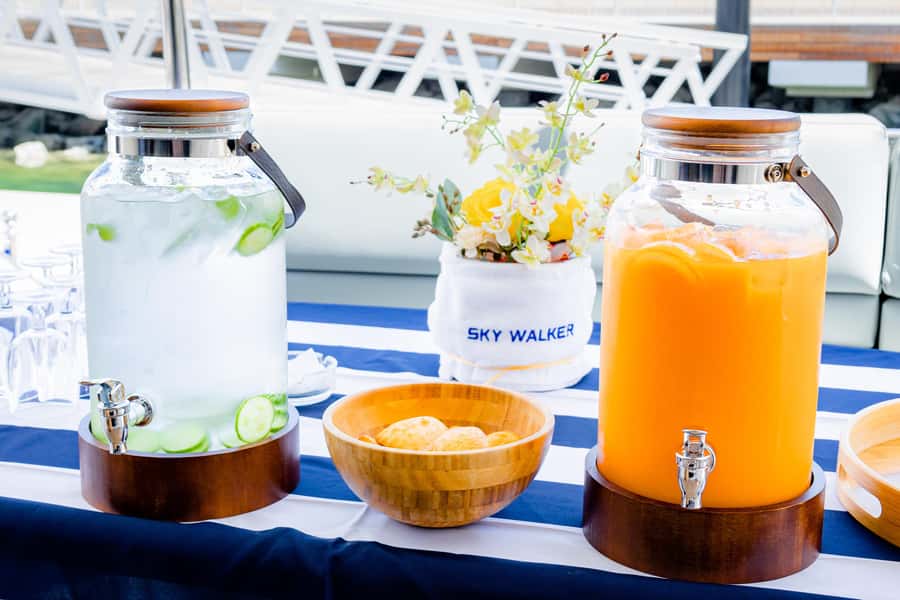 Dubai: Private VIP Luxury Yacht Tour with BBQ & Drinks - Atlantis closes the route with a bold Palm Jumeirah view