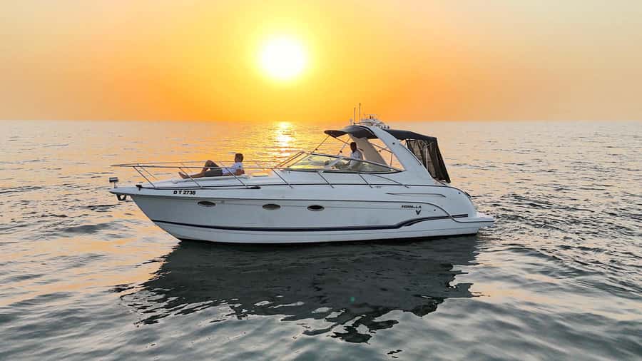 Dubai: Private Yacht Cruise for Unforgettable Memories - Why a private yacht is a smart way to see Dubai