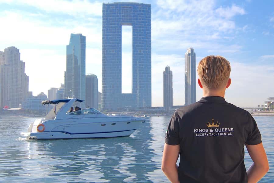 Dubai: Private Yacht Cruise for Unforgettable Memories - One hour around Dubai Marina and JBR
