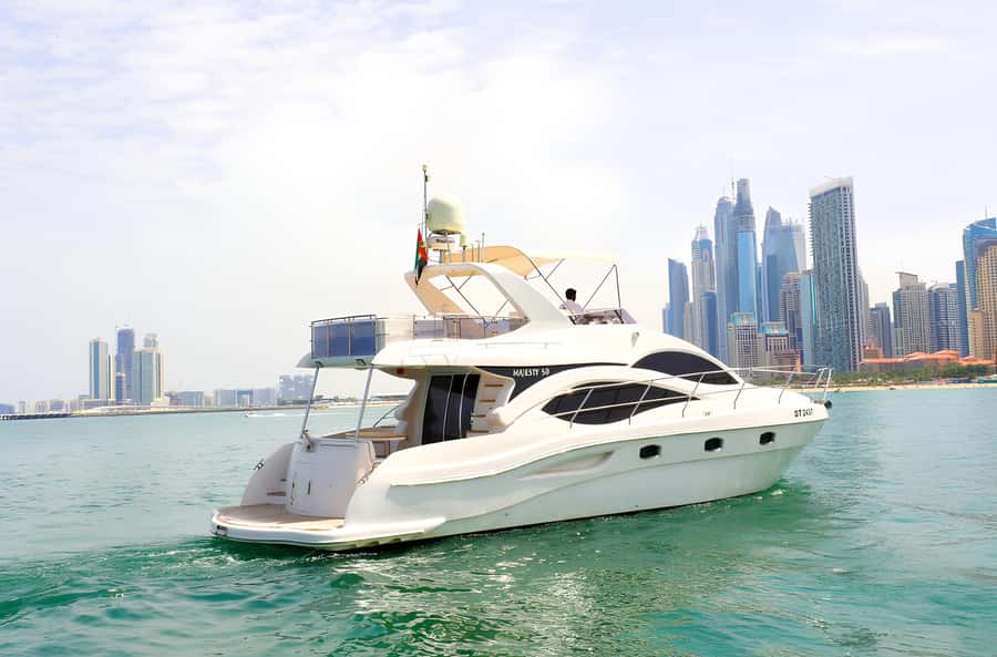Dubai: Private Yacht Tour Experience with Soft Drinks - Two hours adds Burj Al Arab