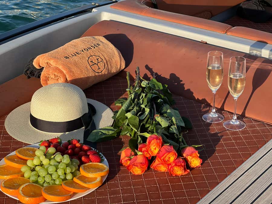 Dubai : Private Yacht Tour with Swimming at Palm Jumeirah - How private touring changes the experience
