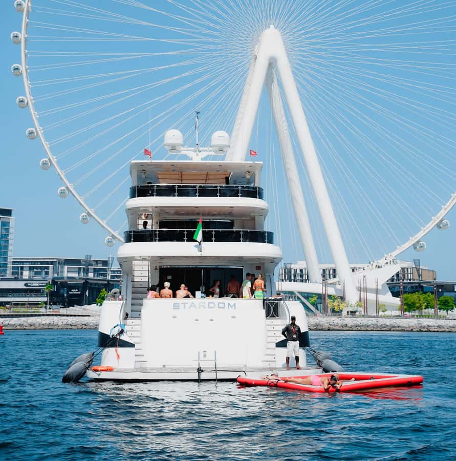 Dubai: Superyacht Experience with Live Music & Drinks - The details that matter most
