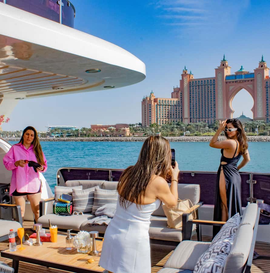 Dubai: Superyacht Experience with Live Music & Drinks - Day cruise, sunset ride, or night party