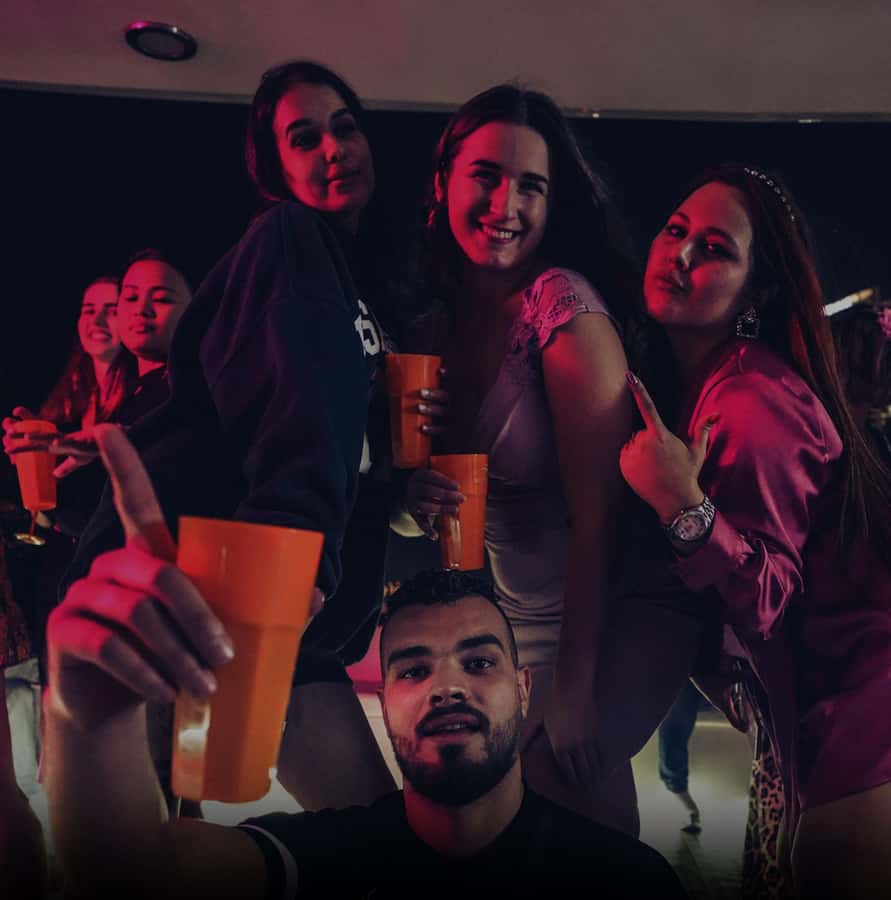 Dubai: Superyacht Experience with Party & Live DJ - A Dubai night out with a yacht instead of a nightclub
