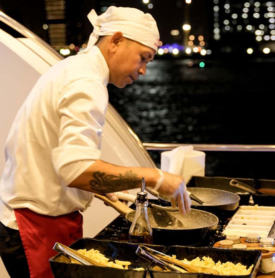 Dubai: Superyacht Experience with Party & Live DJ - FAQ