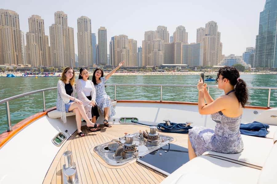 Dubai: The Luxury Yacht Tour with Live BBQ Option - What the $19 yacht cruise actually feels like