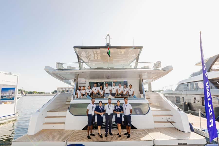 Dubai: The Luxury Yacht Tour with Live BBQ Option - The one-hour Marina route
