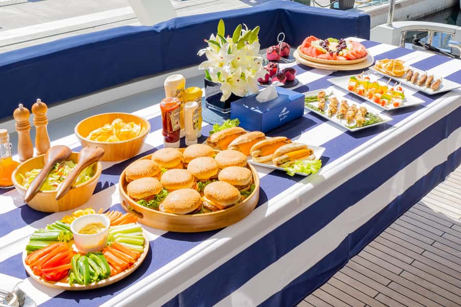 Dubai: The Luxury Yacht Tour with Live BBQ Option - The three-hour cruise and sunset timing