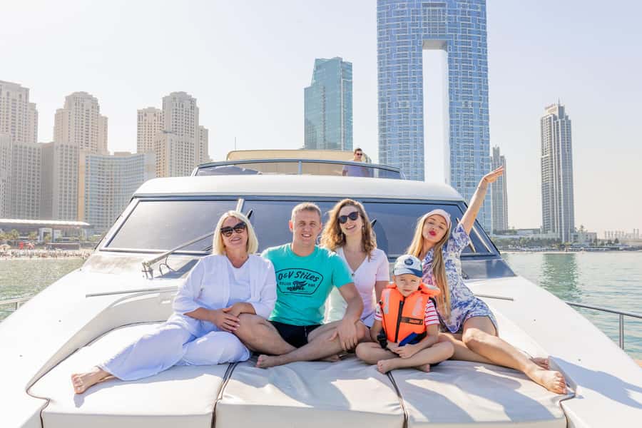 Dubai: The Luxury Yacht Tour with Live BBQ Option - What to wear and where to sit