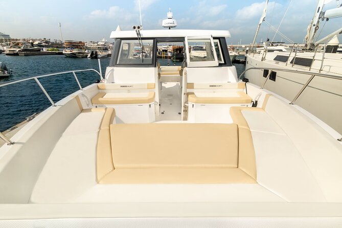 Dubai Yacht Book 36ft Yacht on rent in Dubai up to 10 persons - Drinks, restroom, and other practical inclusions