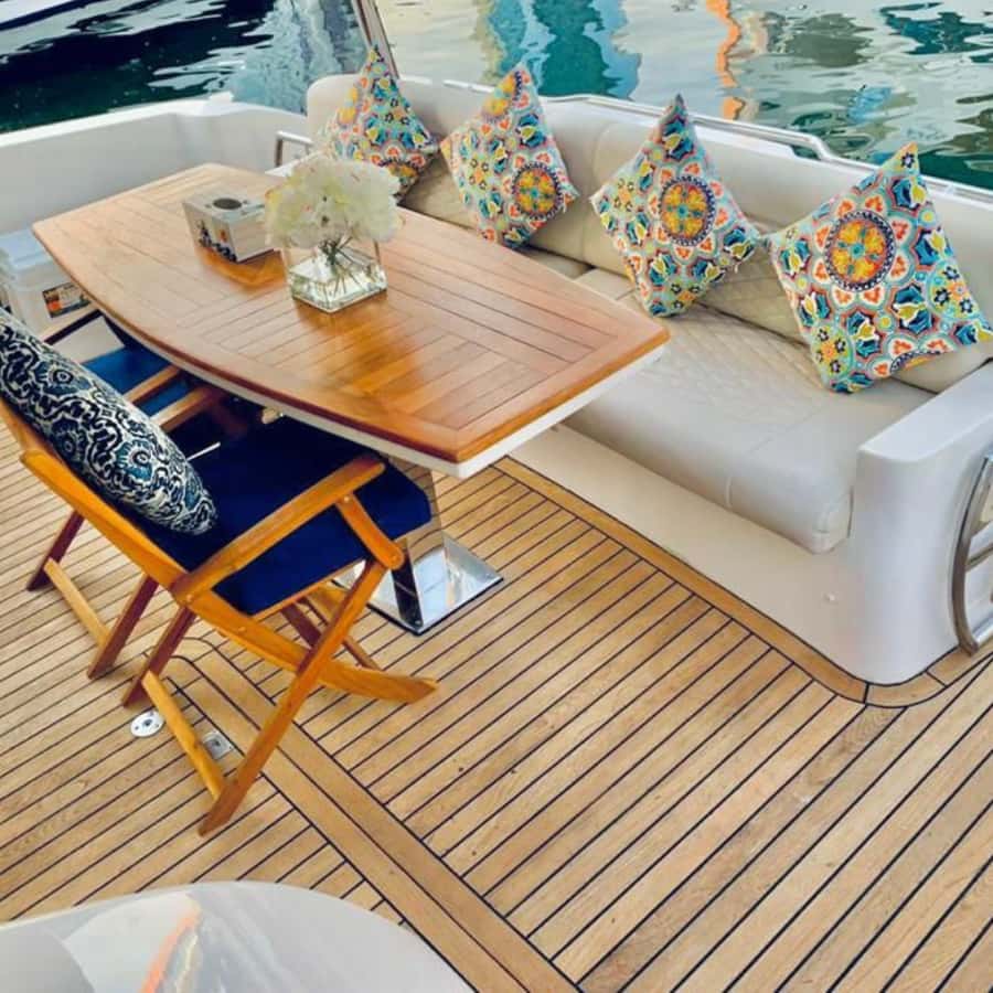 Dubai:Yacht Sightseeing with 30mins Jet-ski on Ain Dubai - Seating makes a difference for families