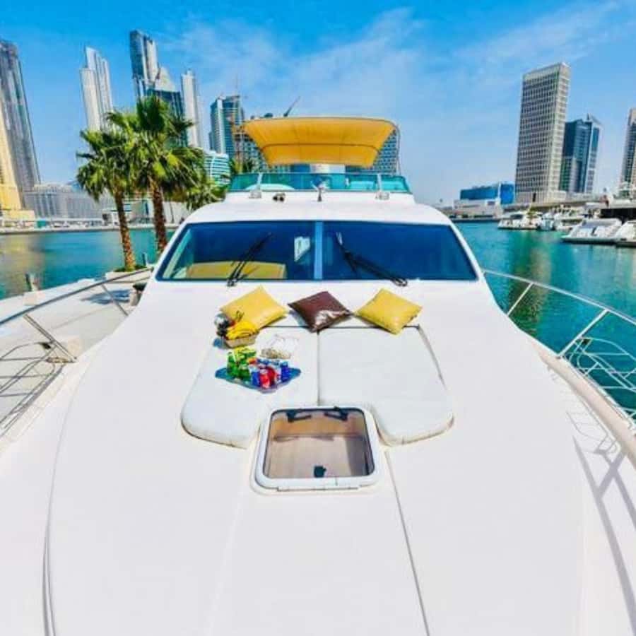 Dubai:Yacht Sightseeing with 30mins Jet-ski on Ain Dubai - Dubai Marina gives you the best opening views