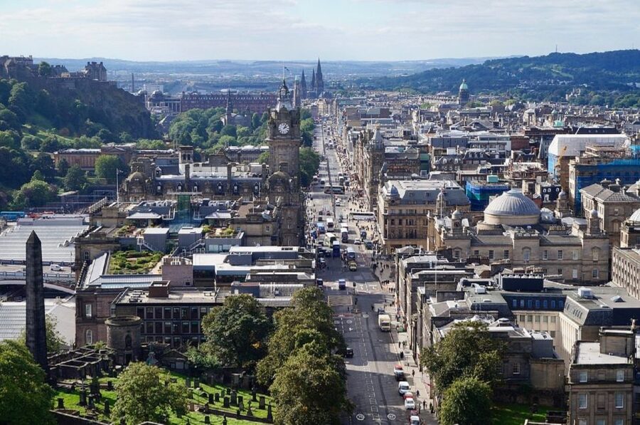 Edinburgh Shore Excursion: City Tour & Royal Yacht Britannia - Walking the Royal Mile