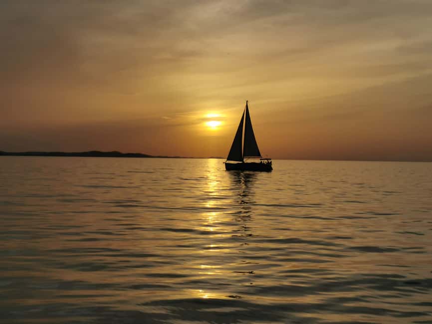 Elegant Sunset cruise under sails,large yacht,full comfort - Champagne, birthdays, and quiet deck time