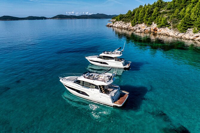 Exclusive Luxury Yacht Tour of the Elaphiti Islands - Cliff jumping near the Koločep lighthouse