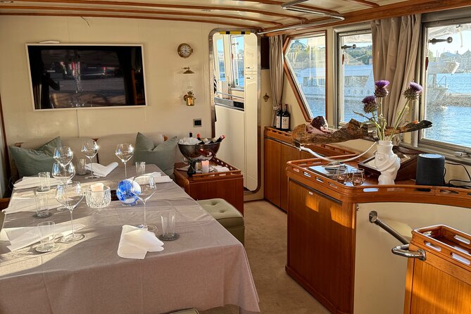 Exclusive Yacht Tour of Stockholm: sunset, dinner, lunch, cruise - Fjäderholmarna and the edge of the archipelago