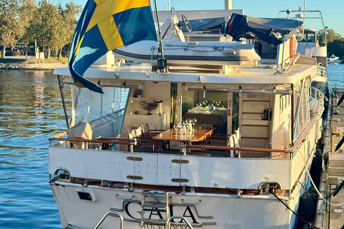 Exclusive Yacht Tour of Stockholm: sunset, dinner, lunch, cruise - The harbor welcome and one-hour cruise