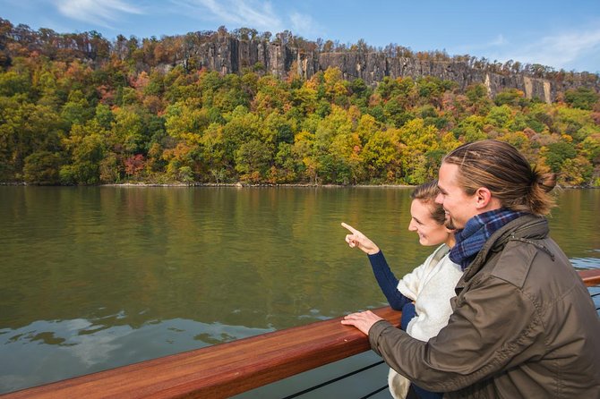 Fall Foliage Cruise on Yacht Full Moon from Chelsea Piers - Little Red Lighthouse and the best photo stop