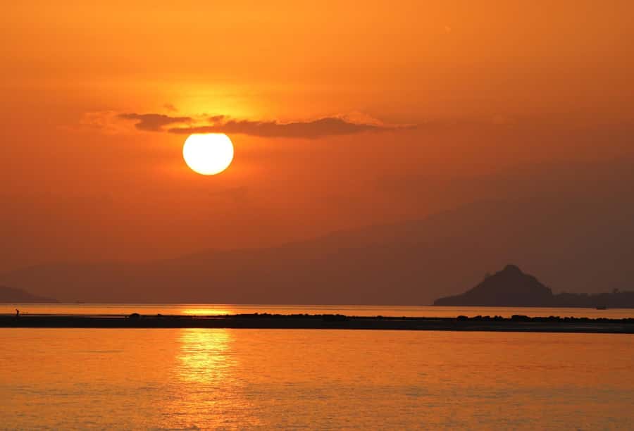 Flying Fox Sunset Cruise Private Boat Charter Labuan Bajo - The 16:00 pickup and the ride to Kalong Village