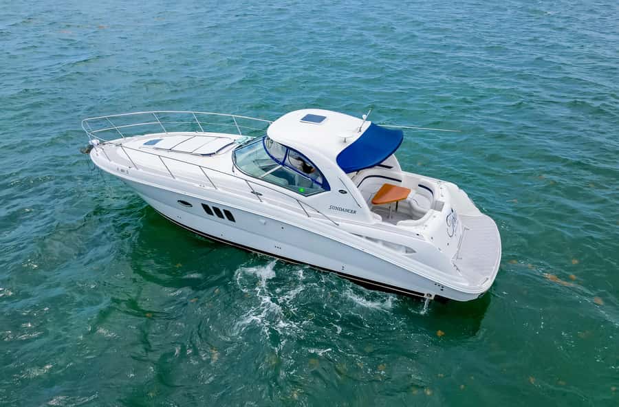 Fort Lauderdale: Private Yacht Cruise - Seeing Fort Lauderdale from the Beautiful Sundancer 40