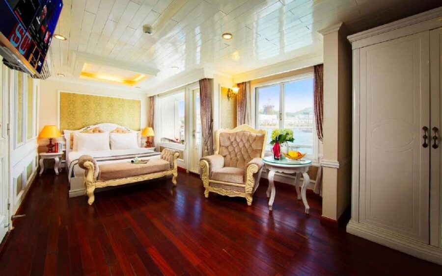 From Hanoi: 2-Day Bai Tu Long Bay Luxury Cruise with Jacuzzi - Food, staff, and the small details that matter