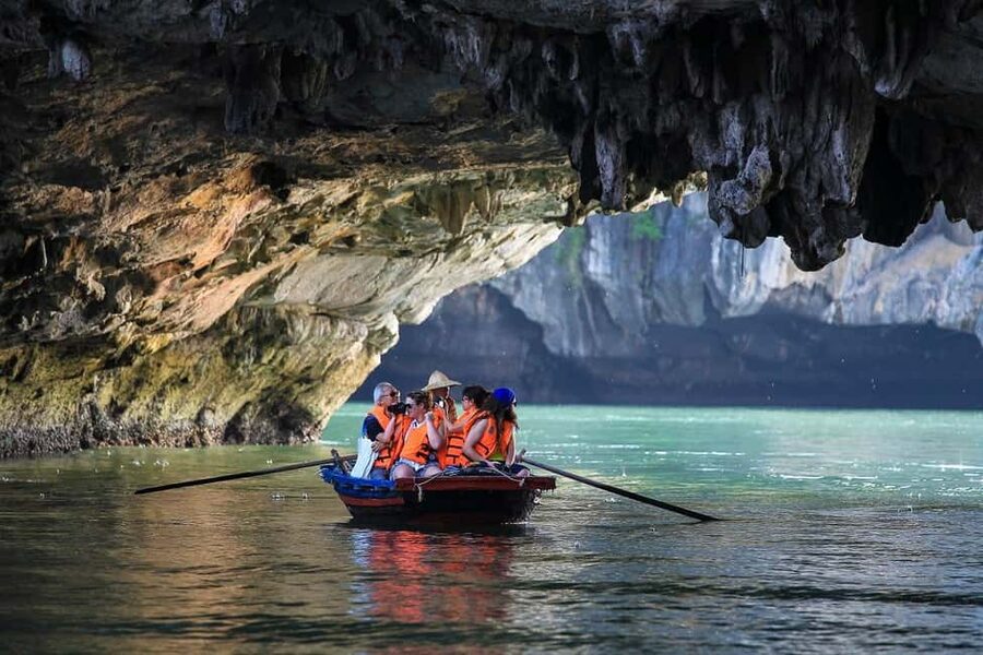 From Hanoi: Ha Long Bay 1 Day Tour With A Luxury Cruise - Kayaking or a bamboo boat at Luon Cave