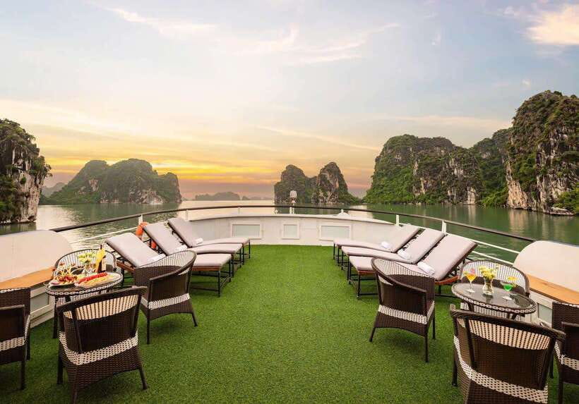 From Hanoi: Ha Long Bay Full-Day Luxury Cruise - The sunset party on the return cruise