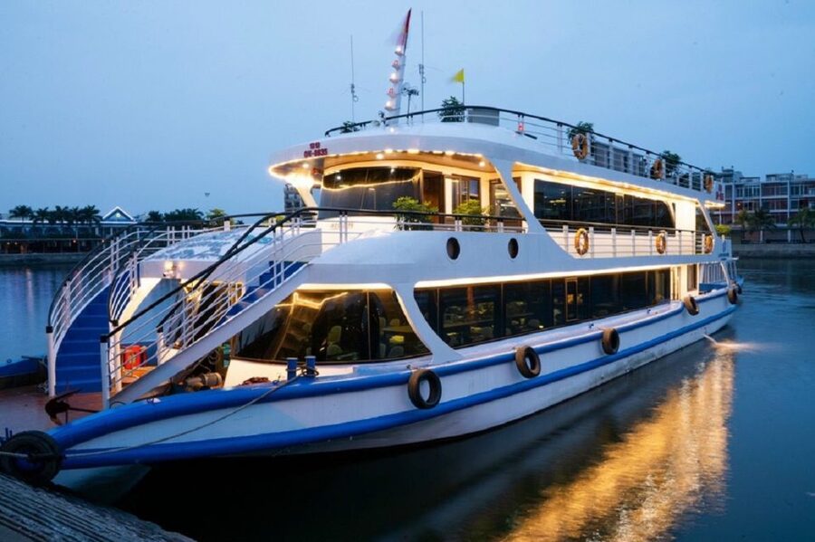 From Hanoi: Ha Long Bay Luxury Cruise Day Tour with Jacuzzi - A Vietnamese buffet lunch on board