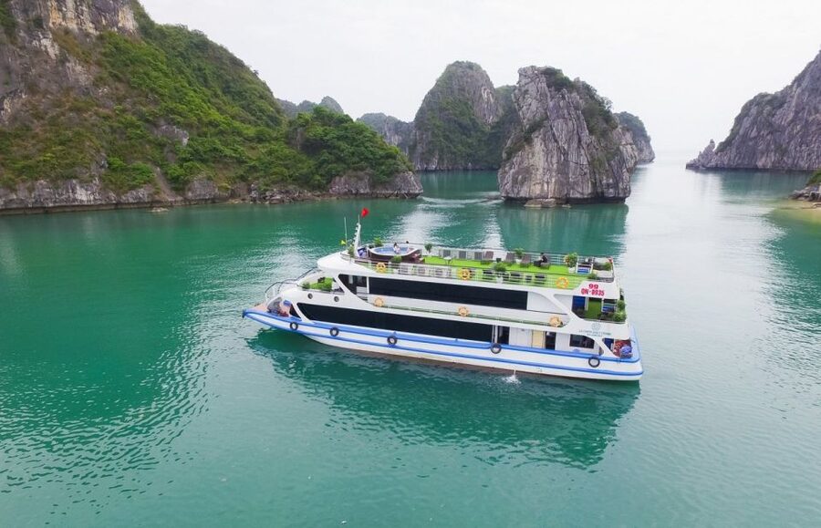 From Hanoi: Ha Long Bay Luxury Cruise Day Tour with Jacuzzi - Titov Island and the climb for the view