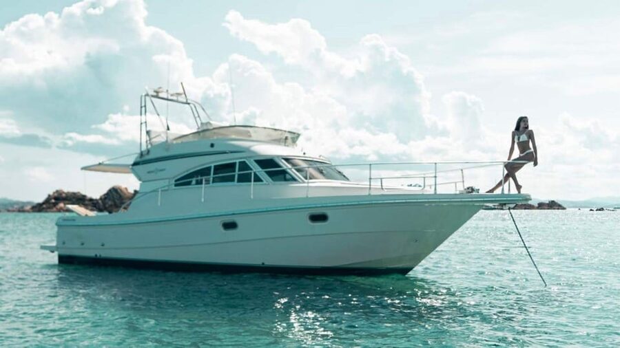 From Palau: La Maddalena Archipelago Yacht Tour with Lunch - What the $161 price includes
