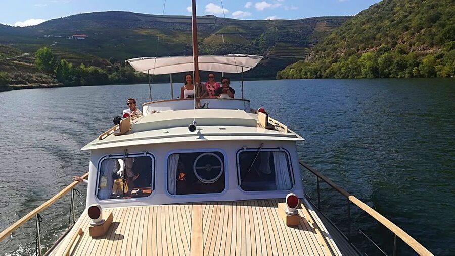 From Pinhão: Private Yacht Cruise along the Douro River - Setting out from Pinhão on the Douro