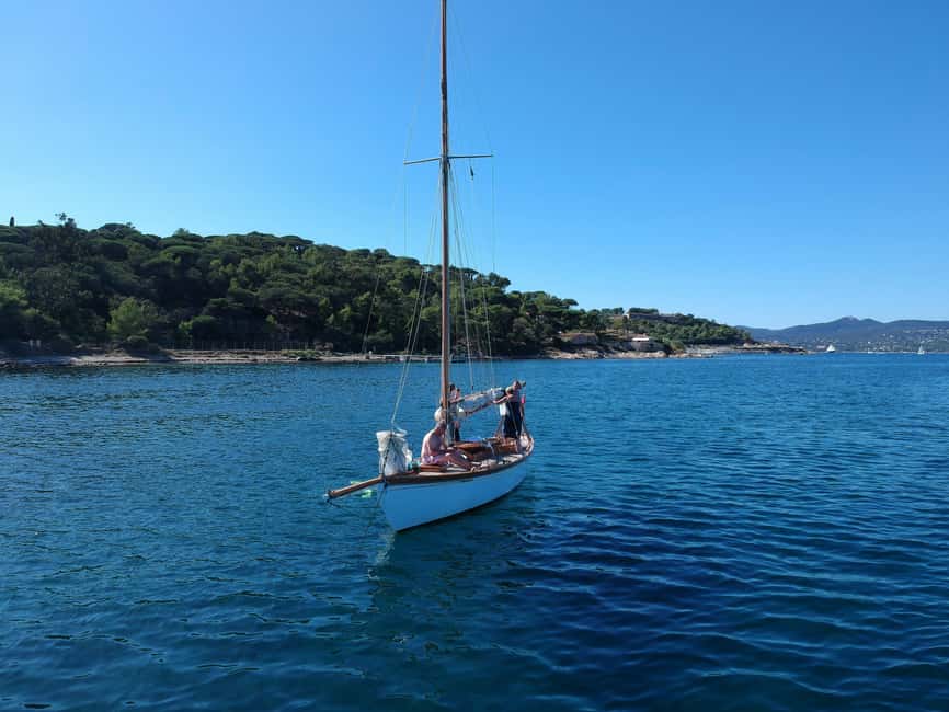From Port Grimaud: Half-Day Classic Yacht Sailing Experience - What the crew adds to the outing