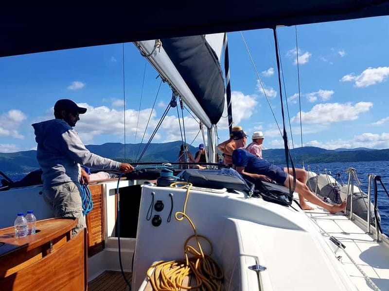 From Skiathos Marina: Yacht Sailing Day Trip with Lunch - Lunch at a small harbor near Neo Klima