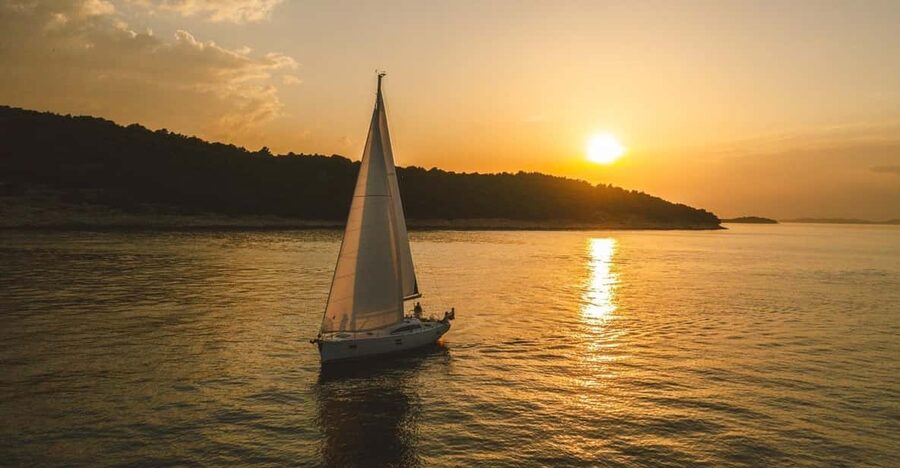 From Valletta: Romantic Sunset Cruise on a Sailing Yacht - Valletta, Birgu, Senglea, and Cospicua from the sea