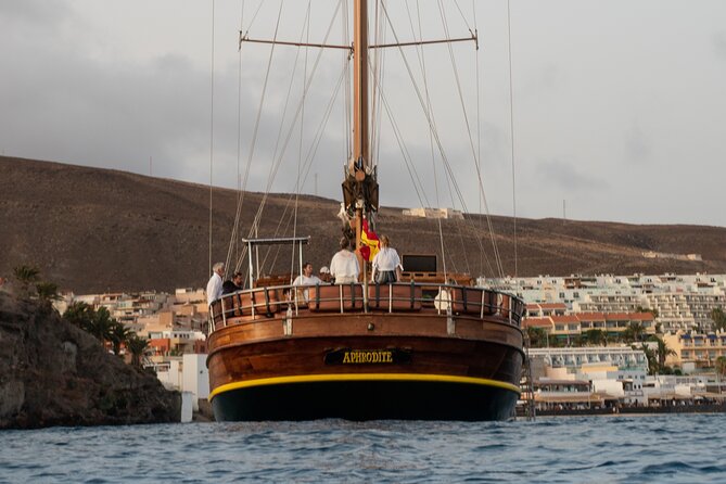 Fuerteventura: Aphrodite Exclusive Gulet with Food and Drinks - Lunch on board, with a generous drinks service