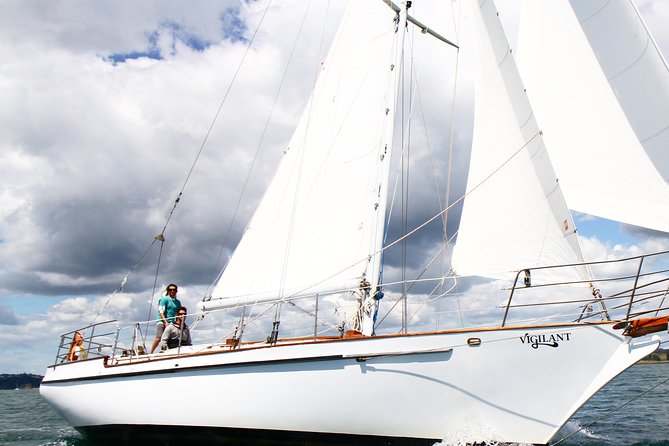 Full-Day Bay of Islands Tour by Vigilant Yacht Charters - Sailing away from Russell at 10am