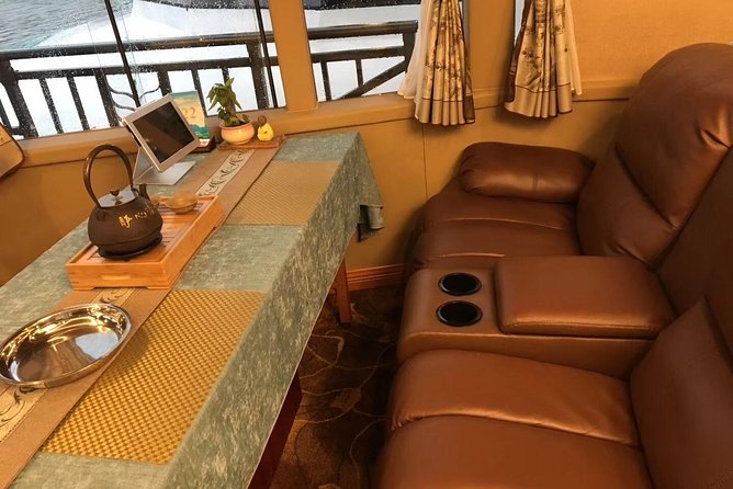 Full-Day Li-River Tour with the 4 Star Luxury Boat VIP Room and Liusanjie Show - Four hours in Yangshuo and West Street