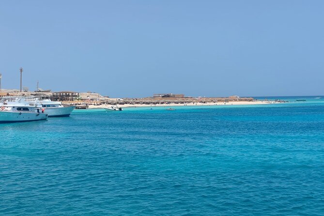Full day trip by Luxury boat and Hula Hula Island - The first 50 minutes at sea