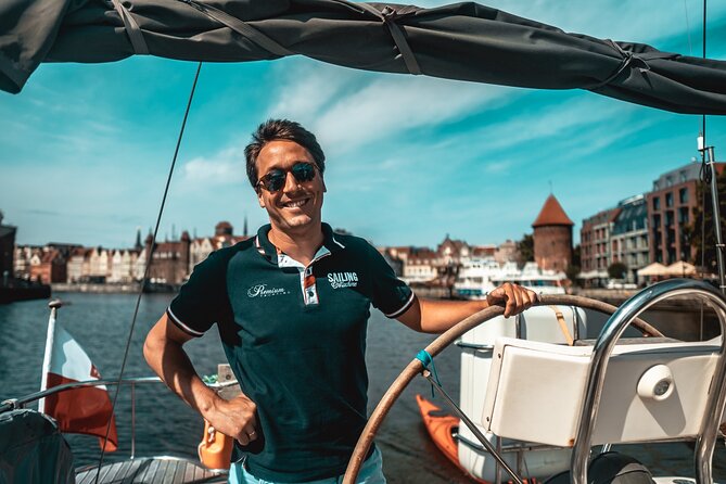 Gdańsk: Motlawa and Port yacht cruise with Welcome Drink - Key points to know before boarding