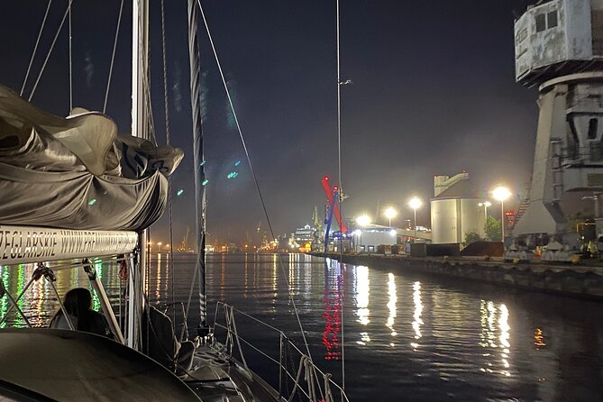 Gdansk: Scenic Evening Yacht Cruise with Welcome Drink - Remontowa Shipyard and the story of Solidarity