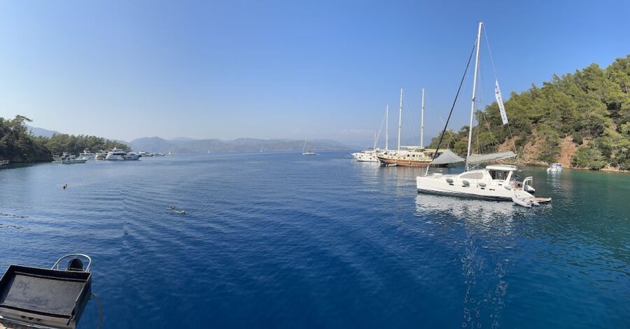 Gocek: Yacht Trip and 12 Island Full-Day Tour with Lunch - Hamam Bay combines lunch with a memorable setting