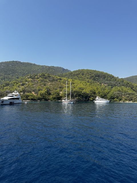 Gocek: Yacht Trip and 12 Island Full-Day Tour with Lunch - Tersane Island adds ruins to the sea views