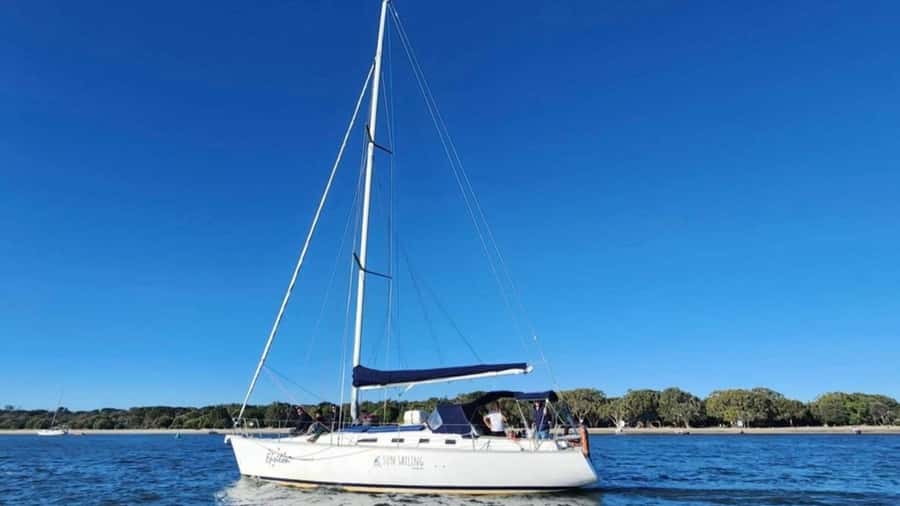 Gold Coast Private Lunch Sailing Charter for up to 10 guests - Lunch on deck with prawns and drinks